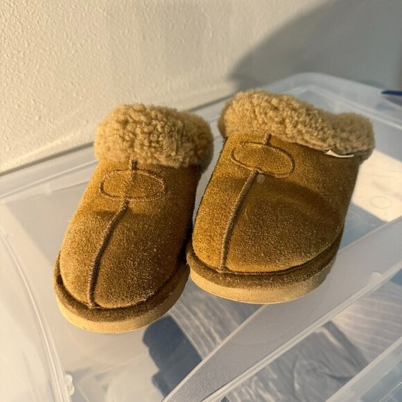 BearPaw Shoes - Bear Paw Slippers - tan, lightly used. Very warm!
